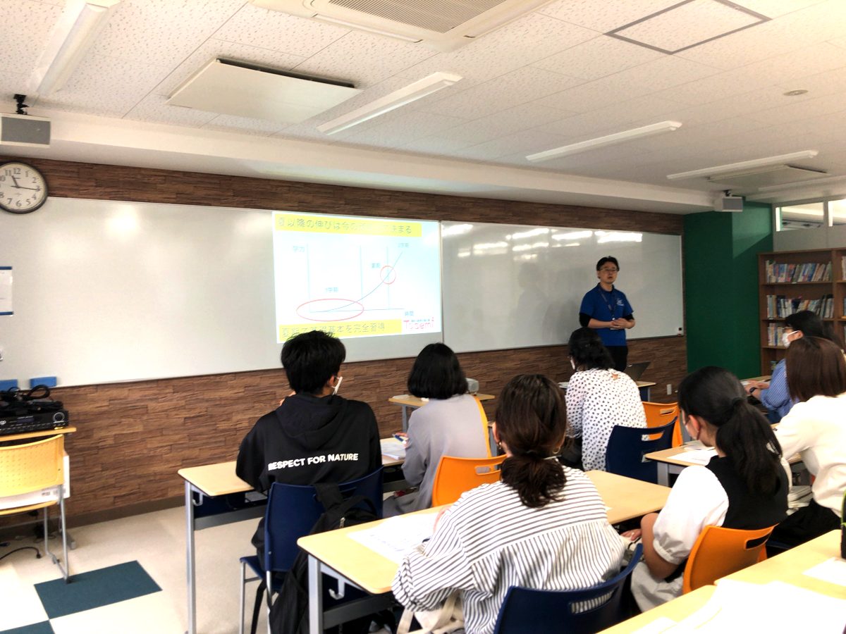 教室で行った講演の様子